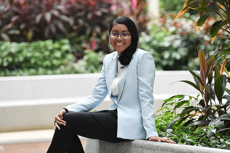 BANTU MASYARAKAT: Sejak di ITE, Cik Nur Afaf Rusydah Mohd Taha giat melakukan kerja kemasyarakatan membantu golongan kurang bernasib baik di bawah Kelab Rotaract dan usaha itu diteruskannya di politeknik kini. - Foto BH oleh KHALID BABA
