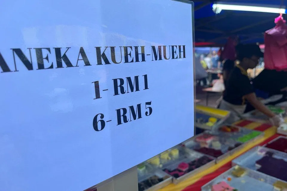 Kuih-muih yang dijual di Bazar Ramadan di Selangor antara yang meningkat harganya. 