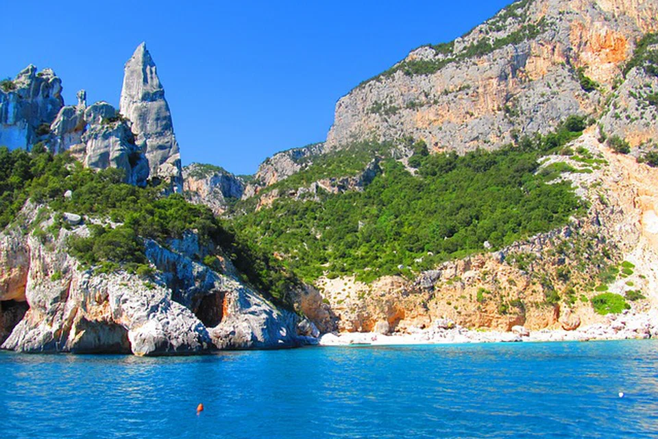 KAYA UNSUR ALAM: Sardinia di Italy sarat dengan keindahan alam semesta yang membuka ruang minda pelancong ke arah kehidupan positif.
