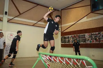 LEBIH SOKONGAN: Muhammad Nuh Norseni membuat demonstrasi bola tchouk semasa jamuan malam Persatuan Bola Tchouk Singapura di Kelab Masyarakat Siglap South pada Isnin. - Foto ST