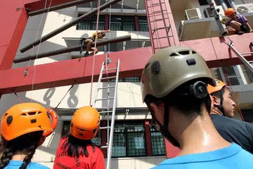 KEGIATAN LUAR DARJAH: Sekolah Rendah Hougang menawarkan kegiatan sukan memanjat. - Foto fail