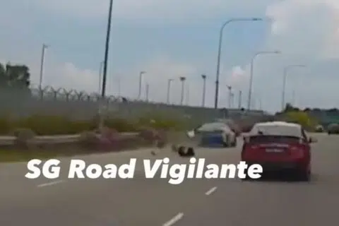 NAHAS MAUT: Seorang penunggang motosikal maut  selepas satu kemalangan dengan sebuah lori di Tuas.