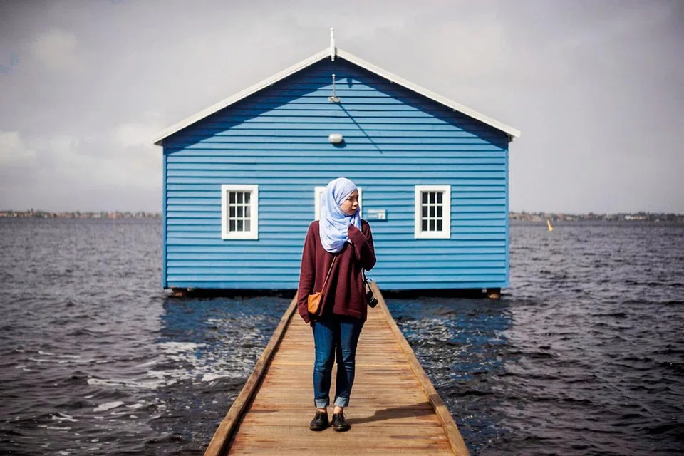 RUMAH BIRU DI TENGAH LAUT: Crawley Edge Boatshed atau juga dikenali sebagai Blue Boat House merupakan salah satu daya tarikan yang amat popular di bandar Perth. - Foto ihsan SITI AISYAH NORDIN
