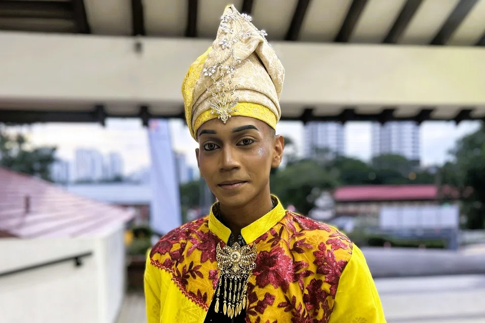 Muhammad Eusofe Abu Bakar, 24 tahun, daripada kumpulan, T3at3r Muzikal Collective, Singapura.