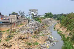 Gambaran sebuah tempat yang dipenuhi sampah sarap.