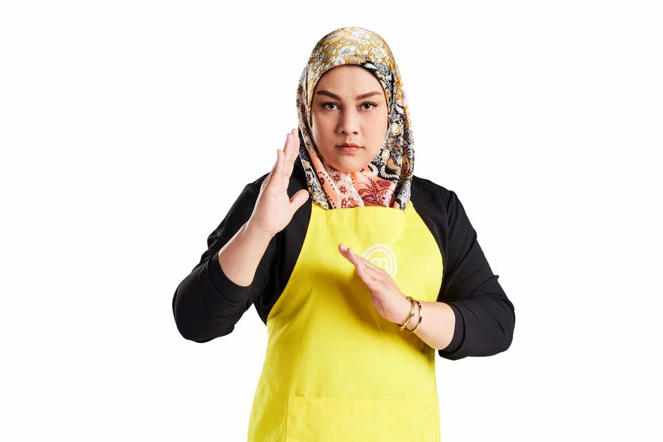 MULAKAN TUGAS BARU: Selepas perjalanan ‘MasterChef Singapore’ dilabuhkan tirainya, Cik Tina Amin teruja beralih daripada tugas pentadbiran ke amanah memasak di dapur Regale@Warren Golf & Country Club, tempatnya mencari rezeki sejak tiga tahun lalu.