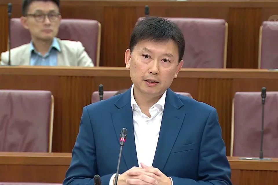 Menteri Pengangkutan, Encik Chee Hong Tat, berkata pelan berbilang tahun untuk menyegarkan semula prasarana stesen sedia ada di laluan MRT Utara-Selatan dan Timur-Barat (NSEWL), yang telah beroperasi selama lebih 30 tahun, kini sedang diteroka Penguasa Pengangkutan Darat (LTA).