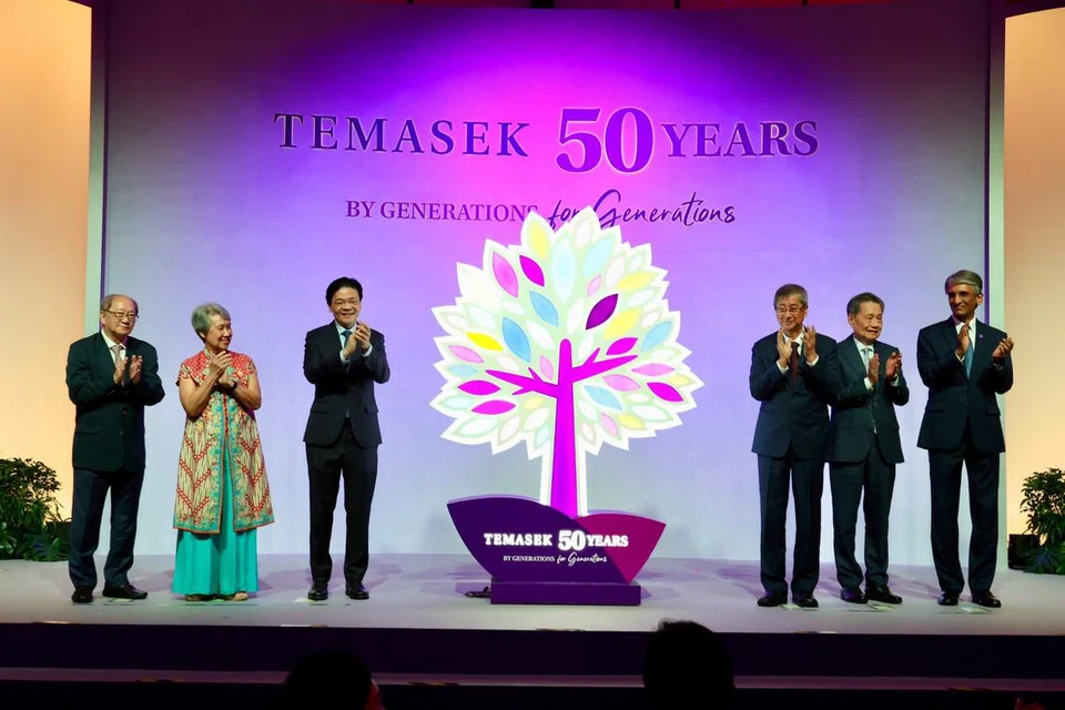 (Dari kiri) Pengerusi Temasek International, Encik Lee Theng Kiat; Pengerusi Temasek Trust, Cik Ho Ching; Perdana Menteri merangkap Menteri Kewangan, Encik Lawrence Wong; Pengerusi Temasek Holdings Encik Lim Boon Heng; Timbalan Pengerusi Temasek Holdings, Encik Cheng Wai Keung; Pengarah Eksekutif dan Ketua Pegawai Eksekutif (CEO) Temasek Holdings, Encik Dilhan Pillay, pada pelancaran buku sempena ulang tahun ke-50 Temasek pada 23 September.