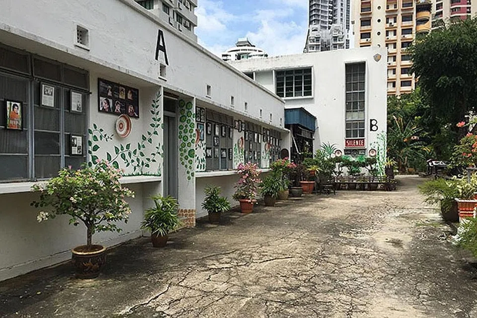 STUDIO FILEM SHAW BROTHERS - ZAMAN KEGEMILANGAN: Studio Penerbitan Filem Melayu (MFP) atau studio Jalan Ampas, dikenali ramai dengan kehadiran bintang popular, P Ramlee, yang membintangi lebih 60 filem dan mengarah lebih 30 filem. Filem studio ini diasaskan adik beradik, Runme Shaw dan Run Run Shaw. - Foto ROOTS.GOV.SG 