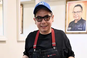 TUKAR ANGIN: Cef Amri kini membuka semula jenama restoran stiknya, Le Steak di 10 Jalan Pisang, dengan kerjasama restoran Okra. Restoran tersebut kini dipanggil Okra x Le Steak by Chef Amri dan menawarkan sajian khas Cef Amri dari Le Steak dengan pelanggan juga dapat melihat Cef Amri beraksi memasak.