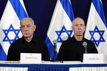 Perdana Menteri Israel, Encik Benjamin Netanyahu (kiri), dan mantan Menteri Pertahanan Israel, Encik Yoav Gallant, berdepan dengan waran tangkap yang dikeluarkan Mahkamah Jenayah Antarabangsa (ICC) pada 21 November.