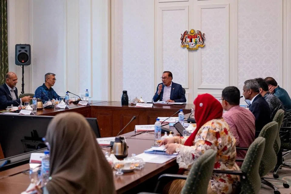 Perdana Menteri Malaysia, Datuk Seri Anwar Ibrahim, mempengerusikan Mesyuarat Majlis Pelaburan Negara (MPN) di Kuala Lumpur pada 22 Februari.