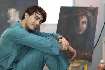 DAMBAKAN WATAK MENCABAR: Menerusi dua projek lakonan di Singapura, Aiman Hakim Ridza berpeluang memecahkan tembok stereotaip menjadi anak orang kaya atau jejaka tampan pemikat dengan membawakan watak pelukis yang dihantui mimpi buruk dalam telefilem seram 'Damia' serta pemuda dengan tumor otak dalam telefilem Hari Raya Haji, 'Mekah Di Hati'. - Foto BM oleh GIN TAY AIMAN: