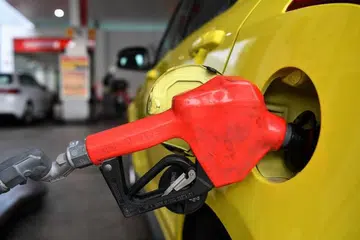 HARGA MINYAK MENINGKAT: Harga pam kini mula meningkat dengan Caltex dan Shell mengambil langkah pertama.-Foto BH oleh CHONG JUN LIANG