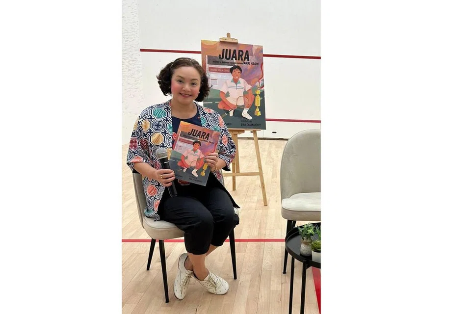 Pada 2022, Persatuan Raket Squash Singapura, telah meminta Rilla Melati Bahri, menulis buku tentang bekas jaguh squash, Zainal Abidin Abdul Malik.