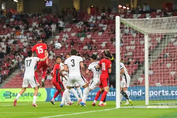 Pemain pertahanan Singapura, Lionel Tan menjaringkan gol pada minit satu perlawanan, tetapi jaringan beliau dibatalkan kerana pemain Hong Kong didapati dikasari semasa jaringan tersebut. 