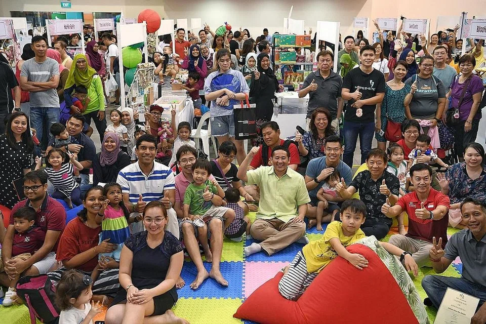 DILANCAR DI WOODLANDS: Penubuhan M³@Woodlands diumumkan Setiausaha Parlimen Kanan (Ehwal dalam Negeri dan Kesihatan), Encik Amrin Amin, di acara Shiok Baby Fest di Kelab Masyarakat Woodlands pada 21 Julai lalu. Acara itu dihadiri Anggota Parlimen (AP) lain kawasan itu termasuk Menteri Pengangkutan, Encik Khaw Boon Wan, Dr Lim Wee Kiak dan Encik Vikram Nair. - Foto BM oleh KHALID BABA 