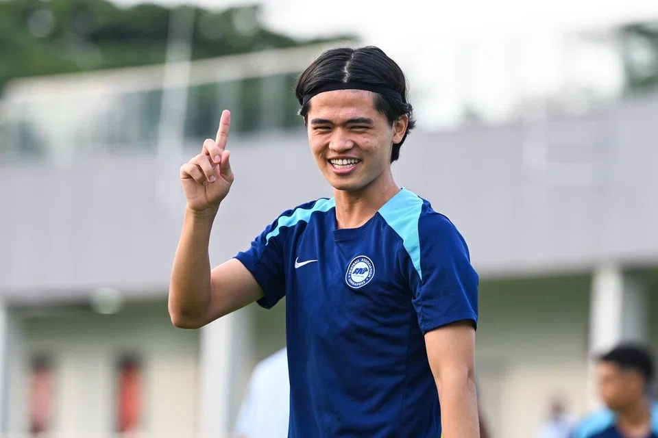 Pemain di kelab Singa Muda, Ong Yu En, turut menerima panggilan untuk mewakili skuad Singa buat kali pertama.