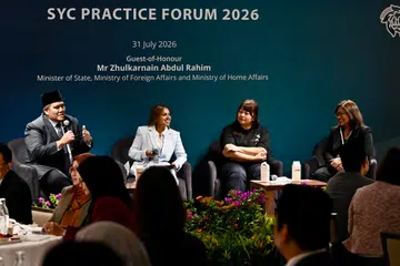 Perbincangan panel sempena Forum Amalan Mahkamah Syariah 2026, yang menampilkan (dari kiri) Presiden Kanan Mahkamah Syariah Singapura (SYC), Ustaz Irwan Hadi Mohd Shuhaimy; Pakar Terapeutik Mahkamah Utama, SYC, Cik Nur Izzah Amir; Pengarah Pusat, Thye Hwa Kwan Moral Charities, Dr Peronna Lee; dan Pakar Terapeutik Mahkamah Kanan, SYC, Cik Shifaa Mohamed Amin.