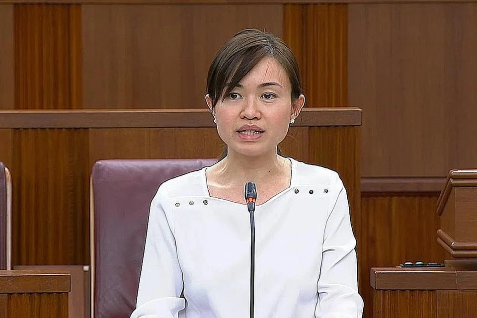 Cik Tin Pei Ling.