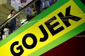 PERLUAS PELUANG EKONOMI: Gojek Singapura, hari ini mengumumkan bahawa ia telah menandatangani perjanjian dengan sejumlah organisasi - termasuk Deliveroo, Advo dan Ebb & Flow Group - untuk menyediakan khidmat penghantaran yang sangat diperlukan yang dapat mewujudkan peluang memperoleh pendapatan tambahan untuk rakan pemandu selama tempoh Covid-19 ini.