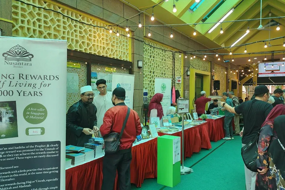Kira-kira 14 vendor tempatan tampil menyumbang pakaian, buku, pelbagai barangan makanan dan juga persembahan untuk Souq@Kassim pada 9 Disember.