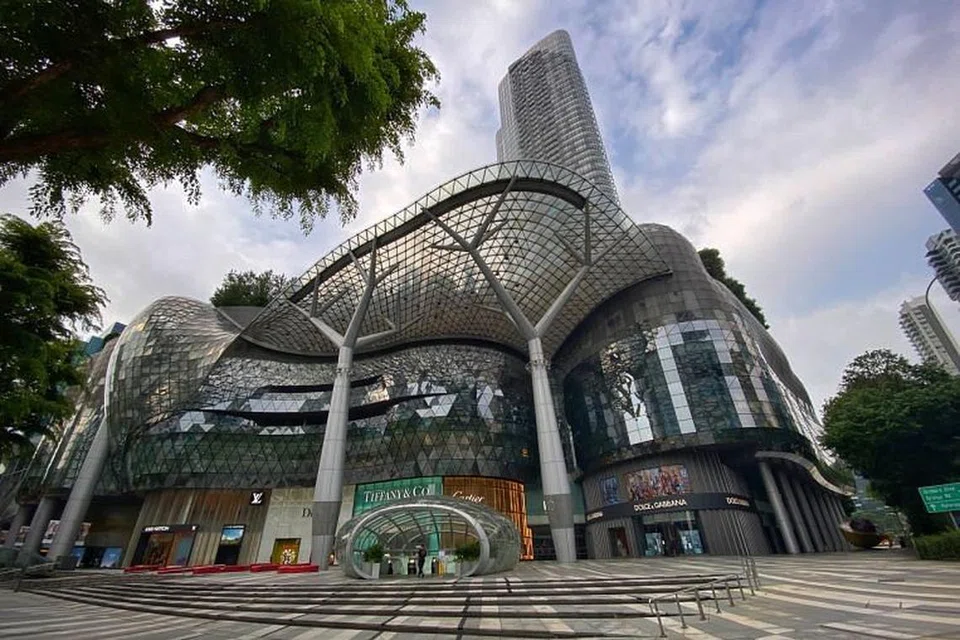 Ion Orchard telah ditutup sejak Sabtu bagi kerja pembersihan dan pembasmian kuman setelah beberapa kes dikaitkan dengan pusat beli-belah itu.