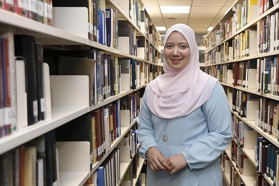 Ustazah Amalina Abdul Nasir, Penganalisis Penyelidikan di RSIS. 
