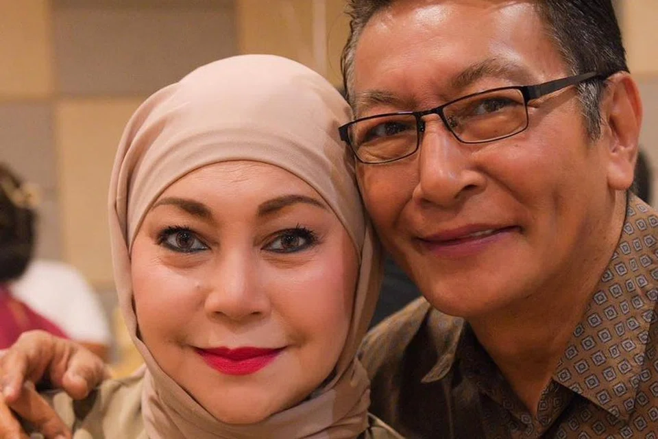 KASIH SAYANG BERKEKALAN: Salimah Mahmood bersama suami, Mirza Eleno Abdullah. Mereka mendirikan rumahtangga sejak 1982 dan bahagia bersama hingga kini. 