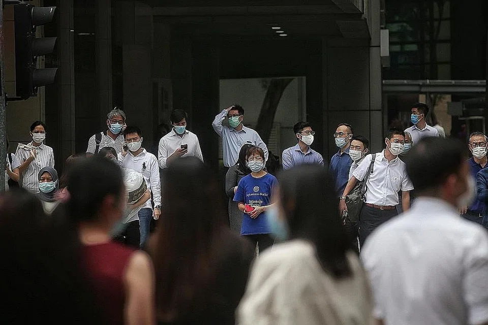 PEKERJAAN: MAS menganggarkan Belanjawan gabungan menghalang ekonomi dari menguncup lagi sebanyak 5.6 peratus tahun ini, dan 4.8 peratus tahun depan. Ia juga mengurangkan kenaikan kadar pengangguran penduduk sekitar 1.7 mata peratusan tahun ini. - Foto BH oleh KEVIN LIM