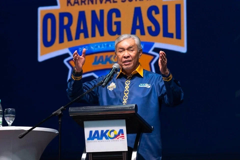 Timbalan Perdana Menteri Malaysia, Datuk Seri Dr Ahmad Zahid Hamidi, berucap pada penutupan Karnival Sukan Orang Asli Peringkat Kebangsaan Tahun 2026 di Kompleks Sukan Educity di sini pada 6 September.