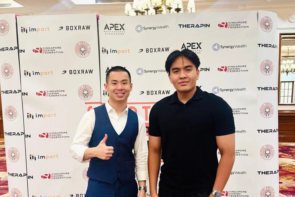 Encik Cliff Leck Kai Long (kiri) dan Encik Mohamed Khai Irfan Khairudin Samsudin (kanan) pengasas bersama Therapin. Dua anak muda itu melancarkan pelekat hidung, atau ‘nasal strip’, pada September 2024, yang bertujuan membantu pengguna bernafas dengan lebih baik.