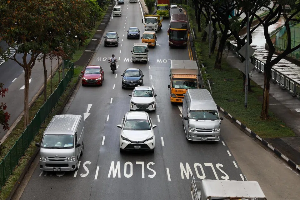 TENDER COE TERKINI: Harga COE untuk Kategori A dan Kategori B masing-masing ditutup pada $98,001 dan $120,702, manakala COE untuk kategori terbuka ditutup pada $120,889, dan COE untuk kategori motosikal ditutup pada $81,801.