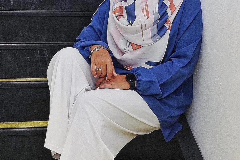 TETAP BERSEMANGAT: Pelantikkan Cik Anis sebagai Teman Warisan, memberinya semangat baru untuk terus aktif bersama pengamal seni lain. - Foto BM oleh KHALID BABA