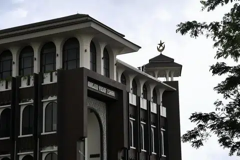 Foto BH oleh DESMOND FOO