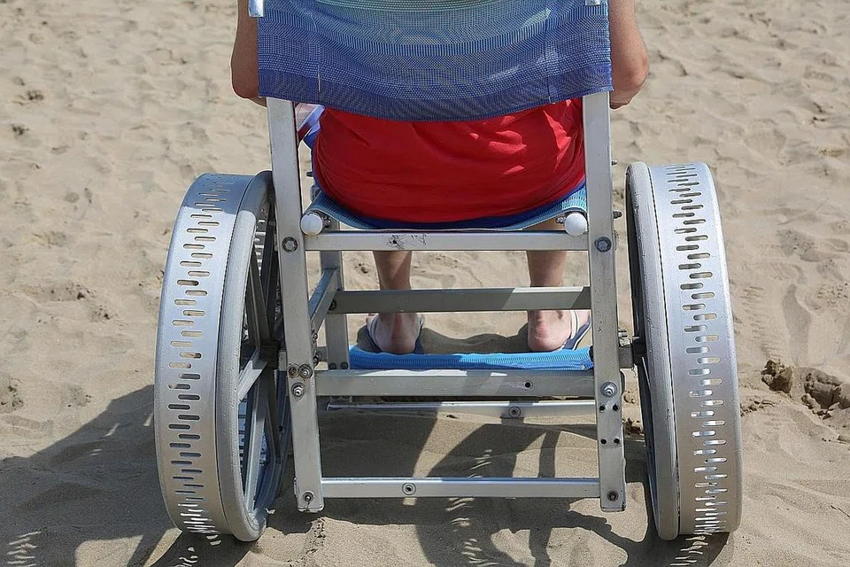GEJALA UTAMA ALS: Otot lengan atau kaki yang lemah, biasanya bermula pada satu lengan atau kaki dan kemudian merebak ke bahagian lain badan. - Foto hiasan ISTOCKPHOTO