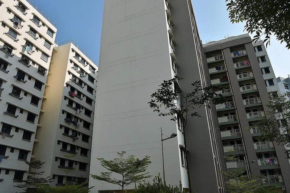 BANTUAN MENYELURUH: Flat sewa di Champions Way, Woodlands. Projek DIAN@M³ akan bantu keluarga flat sewa melalui akses kepada aneka program, termasuk pendidikan, pekerjaan dan kesihatan, serta mempermudah proses beli rumah. - Foto fail