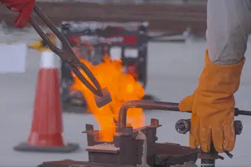 Lebih 600 kimpalan ‘alumino-termik’ diperlukan bagi segmen landasan rel RTS Link sepanjang 5.3 kilometer demi keselesaan penumpang.