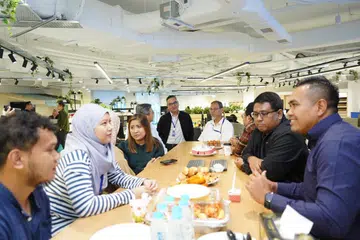 Encik Sharael Taha (GRC Pasir Ris-Punggol) baru-baru ini telah mengunjungi bilik berita BH bersama beberapa AP Melayu lain.   