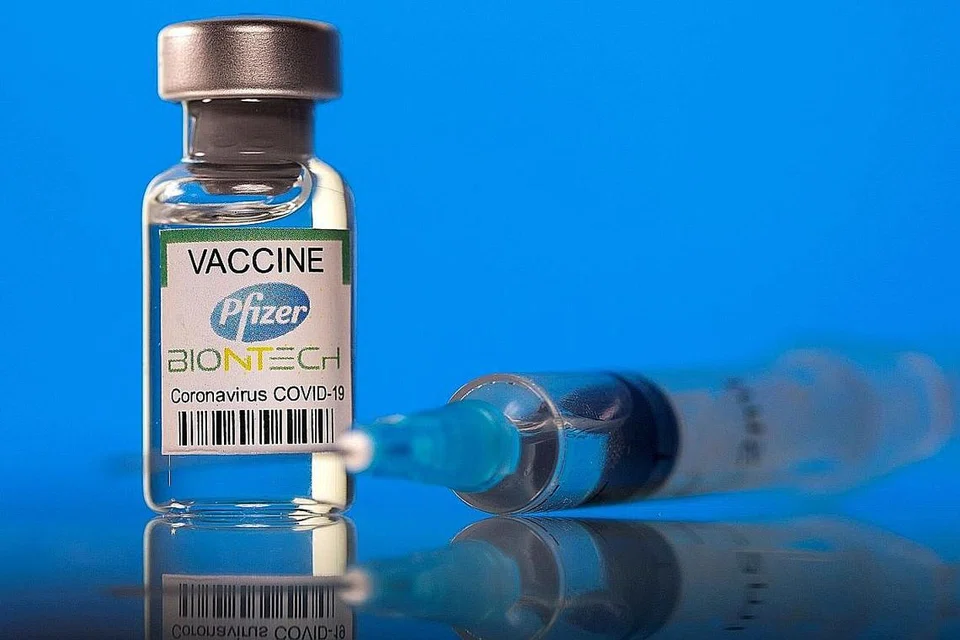 SUMBANGAN NEGARA JIRAN: Singapura akan menyumbang lebih 100,000 dos vaksin Covid-19 keluaran firma Pfizer-BioNTech kepada Johor, kata Menteri Besar Dato' Hasni Mohammad, semalam. - Foto REUTERS
