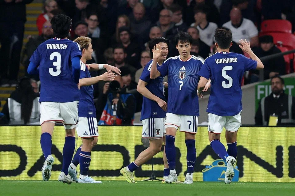 Jaringan tunggal bintang Brighton & Hove Albion, Kaoru Mitoma (dua dari kanan), memastikan kemenangan 1-0 Jepun ke atas England dalam perlawanan persahabatan di Stadium Wembley pada 31 Mac.