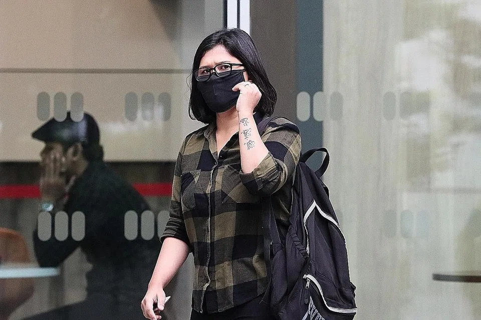 DERA TEMAN: Haslinda Ismail kini bebas dengan ikat jamin $30,000 dan akan menyerah diri di Mahkamah Negara pada 1 Mac untuk mula jalani hukuman. - Foto BH oleh KELVIN CHNG