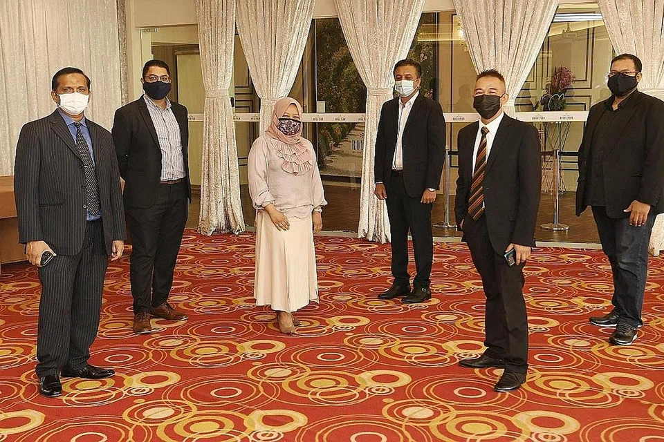 ANGGOTA LEMBAGA PENGARAH: (Dari kiri) Encik Seeni Jaafar Ghany, Encik Hasan Abdul Rahman, Cik Maslina Mohamed, Encik Ali Abbas, Encik Mohamed Nor Ismail dan Encik Iman Yusoff berharap dapat menyumbang pengetahuan dan kepakaran dalam bidang masing-masing. - Foto BH oleh KHALID BABA