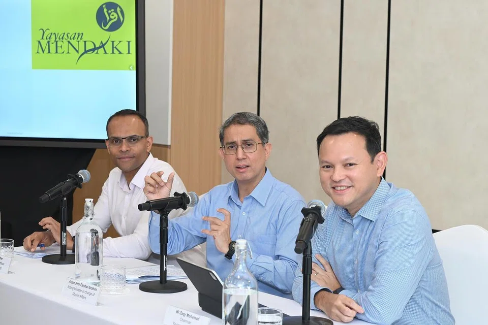 Pemangku Menteri Bertanggungjawab bagi Ehwal Masyarakat Islam merangkap Menteri Negara Kanan (Ehwal Dalam Negeri), Profesor Madya Dr Muhammad Faishal Ibrahim (tengah), berkata bahawa pogram Mendaki merupakan titik sentuh penting yang membentuk keyakinan, hala tuju dan peluang dalam masyarakat Melayu/Islam. Beliau dilihat bersama Pengerusi Mendaki, yang juga Menteri Negara Kanan (Pertahanan merangkap Kemampanan dan Sekitaran), Encik Zaqy Mohamad (kanan), dan Ketua Pegawai Eksekutif (CEO) Yayasan Mendaki, Encik Feroz Akber di taklimat mengenai pelan kerja lima tahun Mendaki (2026 hingga 2030) di Wisma Mendaki di Kee Sun Avenue pada 15 Januari.