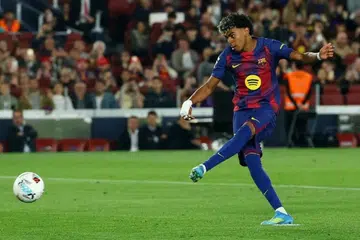 Lamine Yamal daripada Barcelona menjaringkan gol pertama pasukan mereka melalui sepakan penalti semasa perlawanan La Liga kelabnya menentang Celta Vigo di Barcelona, Sepanyol, pada 22 April 2026. 