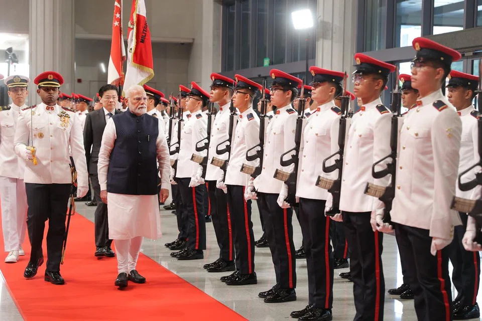 Perdana Menteri India, Encik Narendra Modi menerima sambutan penuh istiadat apabila beliau tiba di Bangunan Parlimen pada 5 September.