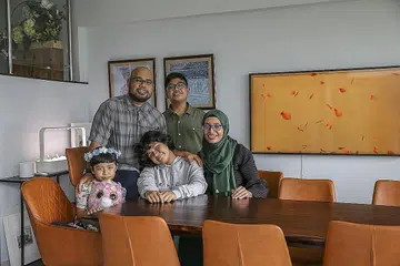 TREND: Saiz keluarga Melayu semakin kecil tetapi tetap lebih besar berbanding bangsa lain dengan purata isi rumah adalah 3.7 orang berbanding Cina (3.1) dan India (3.4). - Foto fail