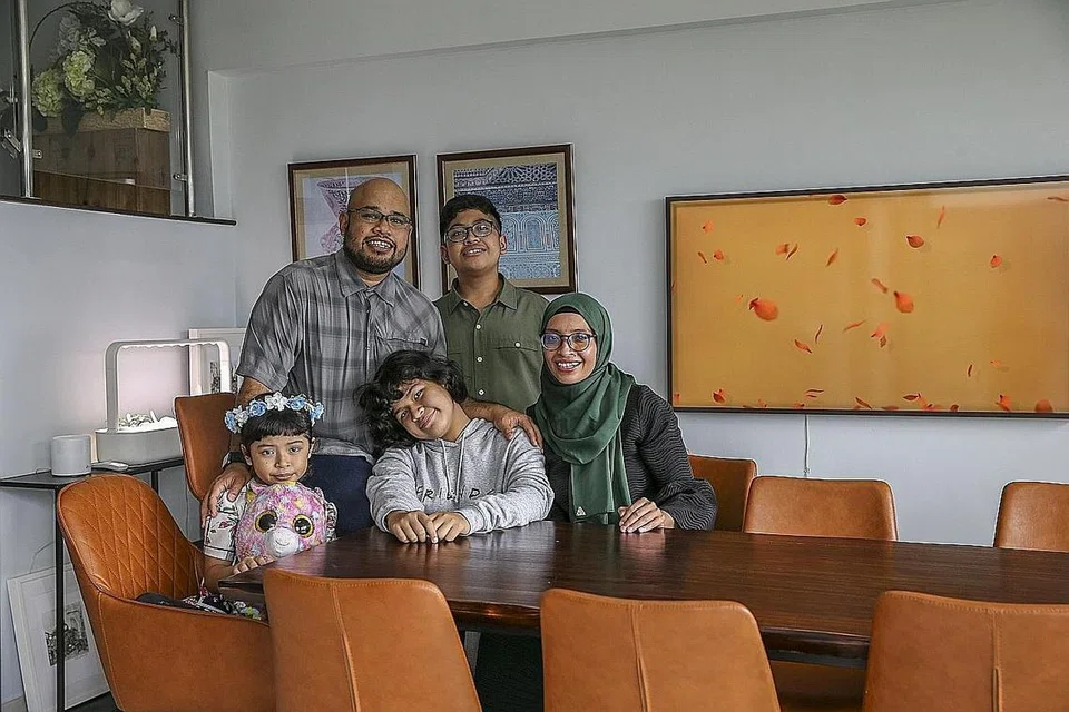 TREND: Saiz keluarga Melayu semakin kecil tetapi tetap lebih besar berbanding bangsa lain dengan purata isi rumah adalah 3.7 orang berbanding Cina (3.1) dan India (3.4). - Foto fail