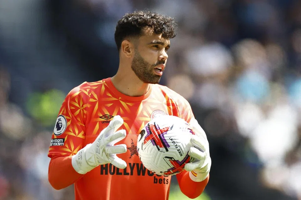 SETANDING RAMSDALE: Penjaga gawang baru Arsenal, David Raya, juga mempunyai musim lalu yang hebat, dengan kadar tertinggi menyelamatkan gawang daripada dibolosi. 