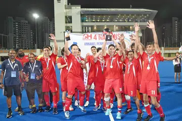 GEMBIRA MENANG: Pasukan kebangsaan hoki lelaki Singapura tewaskan Thailand 4-3 melalui penalti untuk menjadi juara Piala E.W. Barker. 